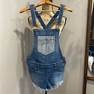 Guess shorts overalls